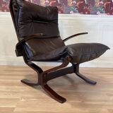 Pair of "Scandinavian design" leather armchairs, 1950s "Ingmar Relling" style.