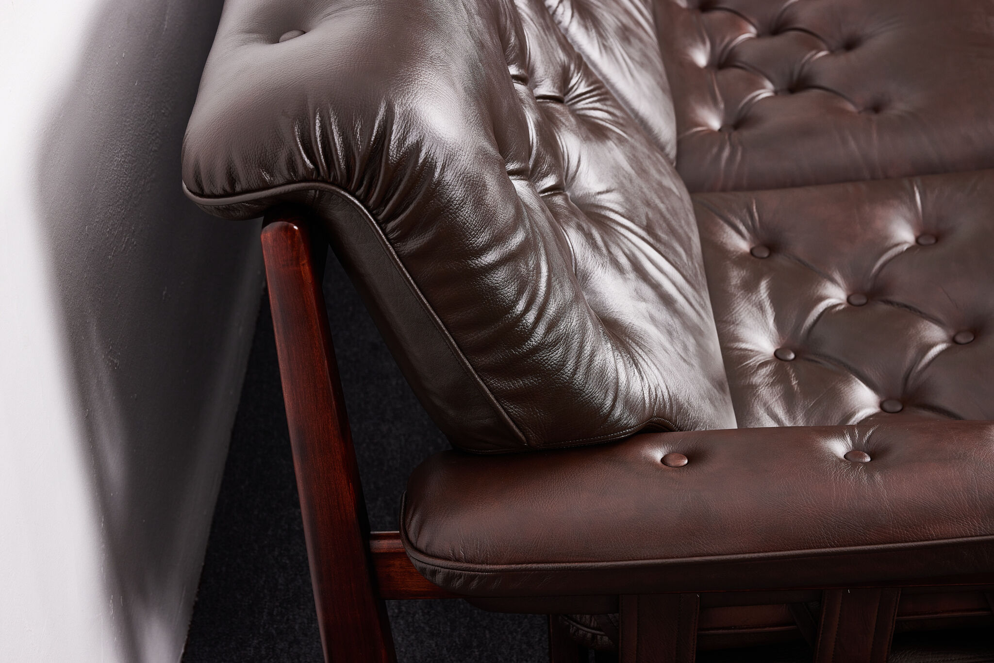 Canapé en palissandre et cuir de veau des années 60, rodeio par jean gillon, 1968