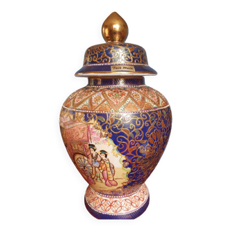 Chinese vase with lid