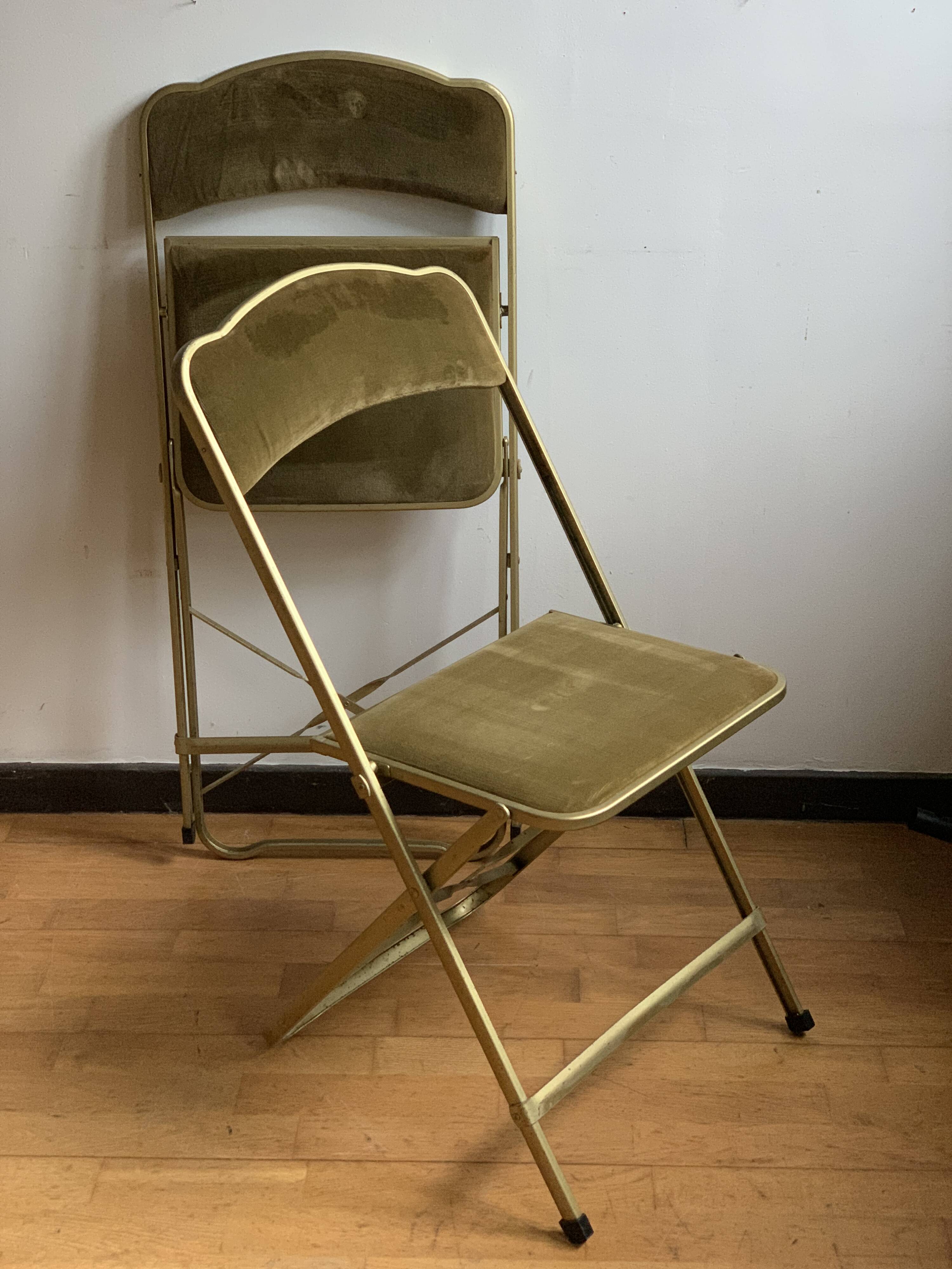 Velvet folding chair