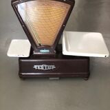 Vintage merchant's scale in bakelite burgundy