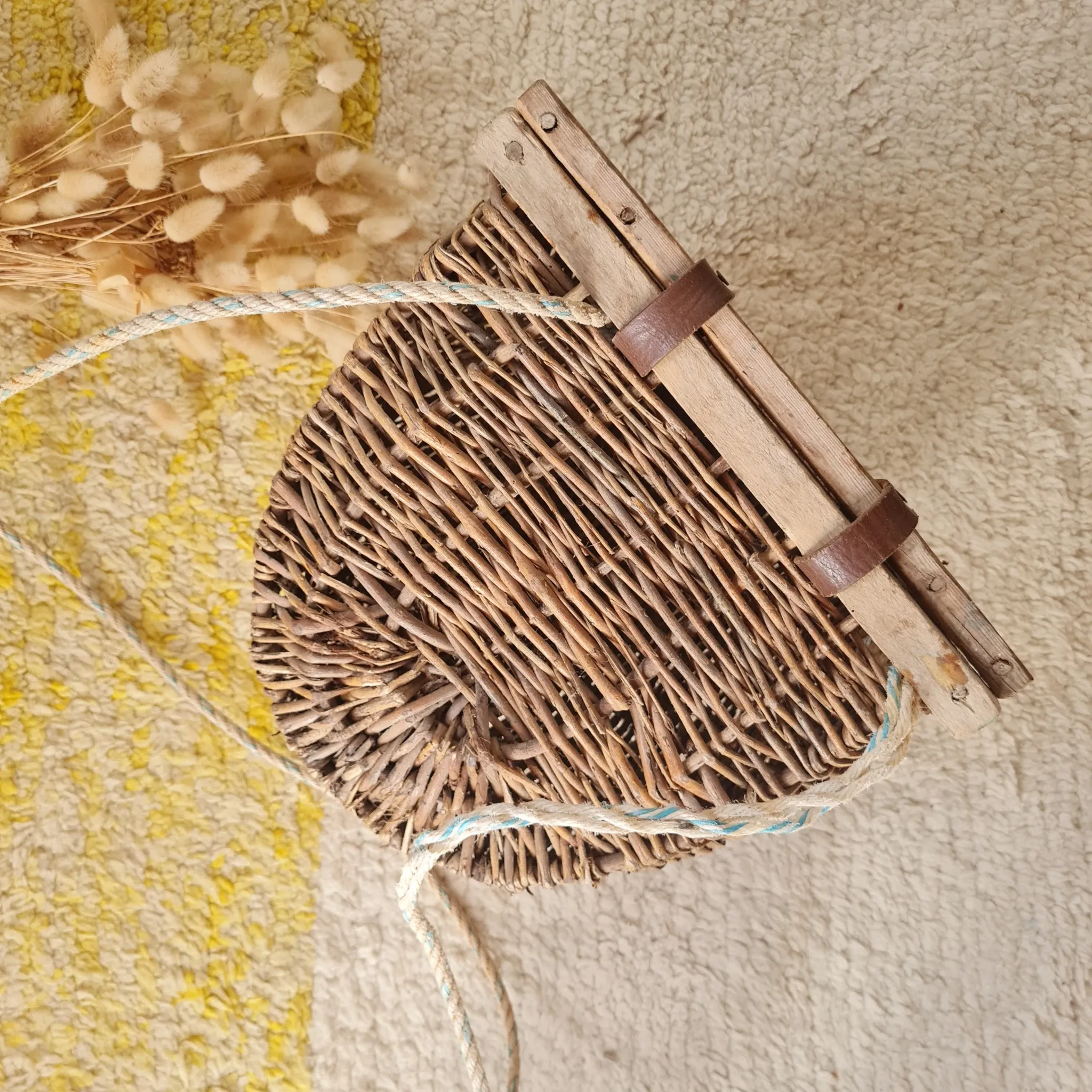 Vintage woven wicker fisherman's bag – Wall rattan basket