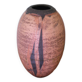 Poterie artisanale, vase en terre sigillée, cuisson raku
