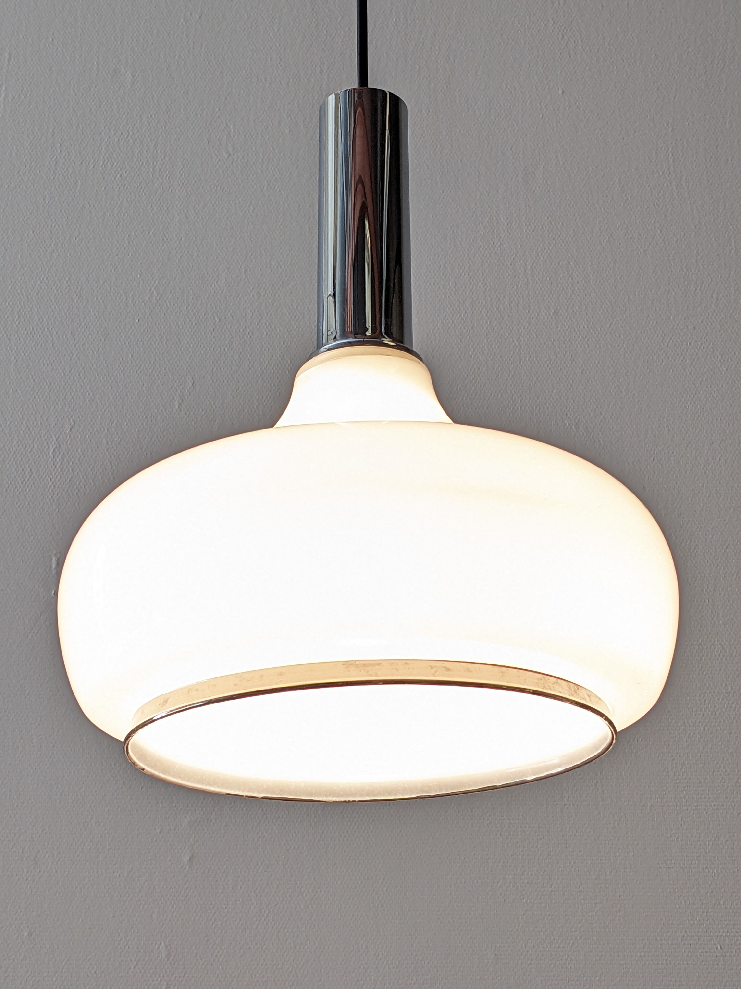 Suspension en opaline blanche des années 60/70