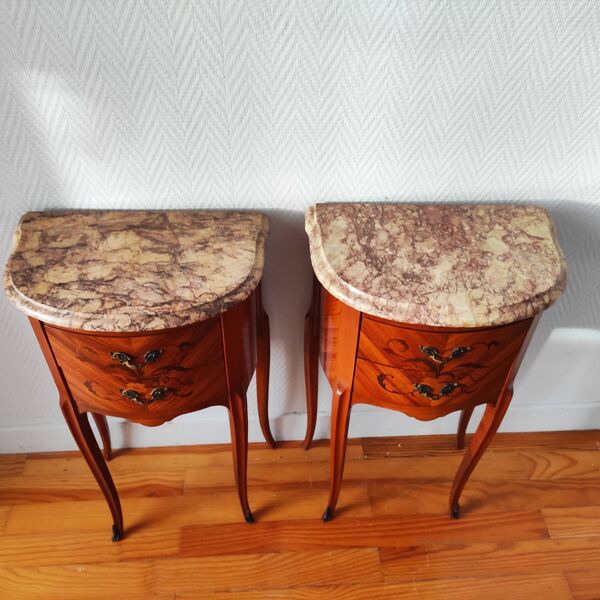 Paire de tables de chevets style Louis XV