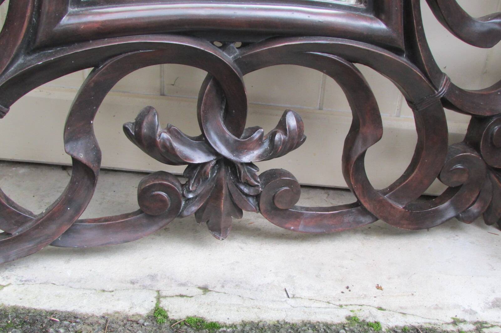 Contemporary mirror, in resin, special for bathrooms