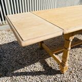 Stretchable stripped farmhouse table