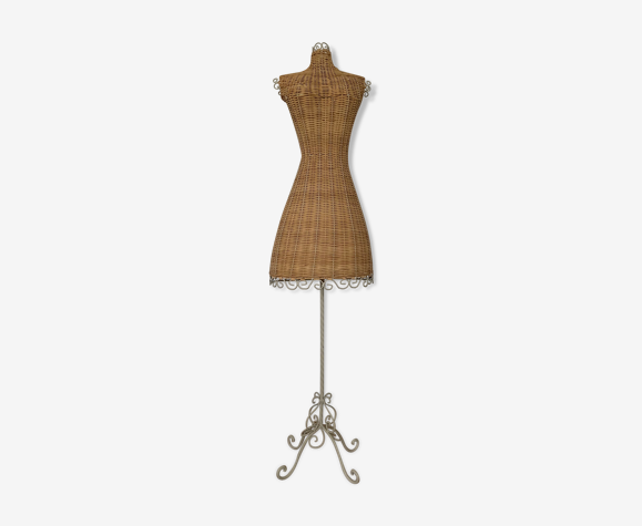 Mannequin coat rack on foot