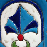 Flat enamelled geometrical patterns