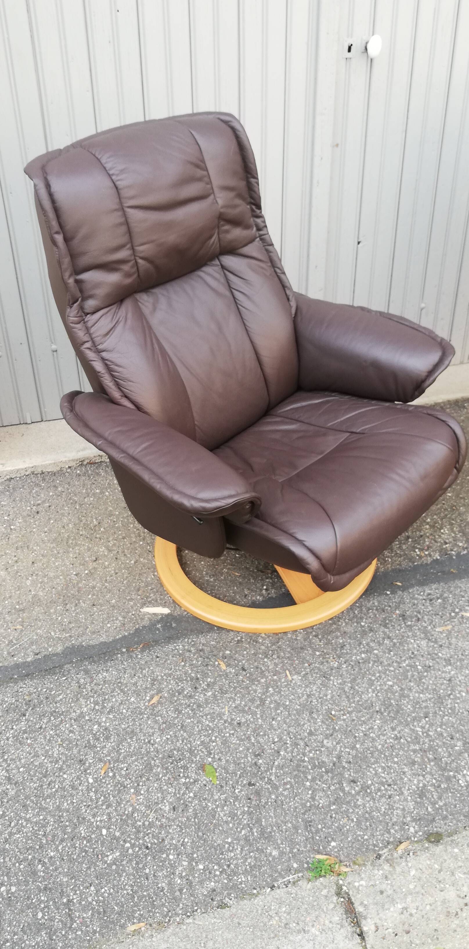 Pair of vintage armchairs with ottoman