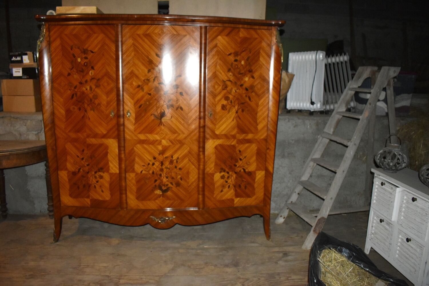 Furniture cabinet of France style Louis XV
