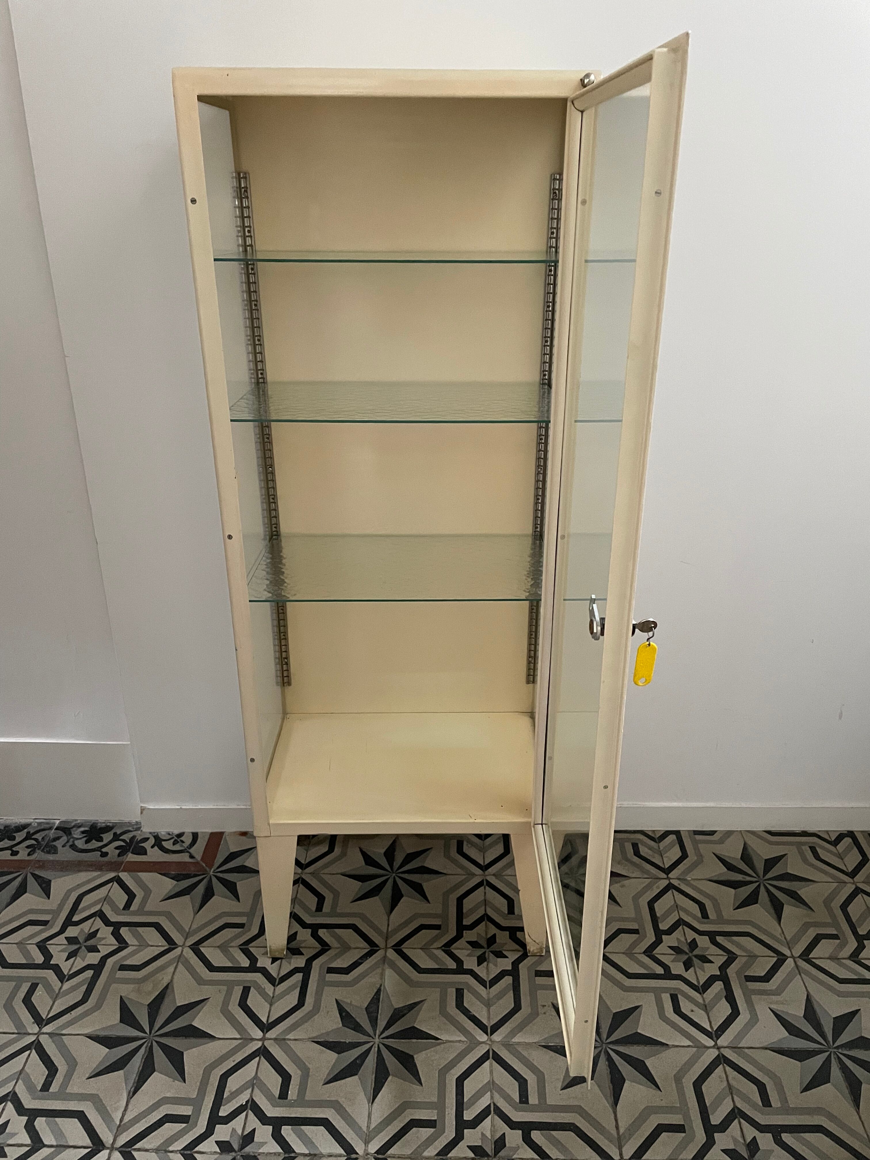 Former medical office showcase, circa 1950