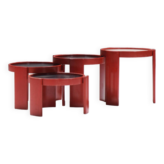 Superbes tables gigognes 780 en rouge rare par Gianfranco Frattini pour Cassina Italie