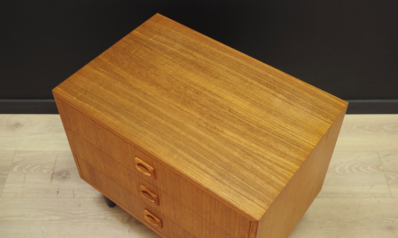 Vintage chest of drawers