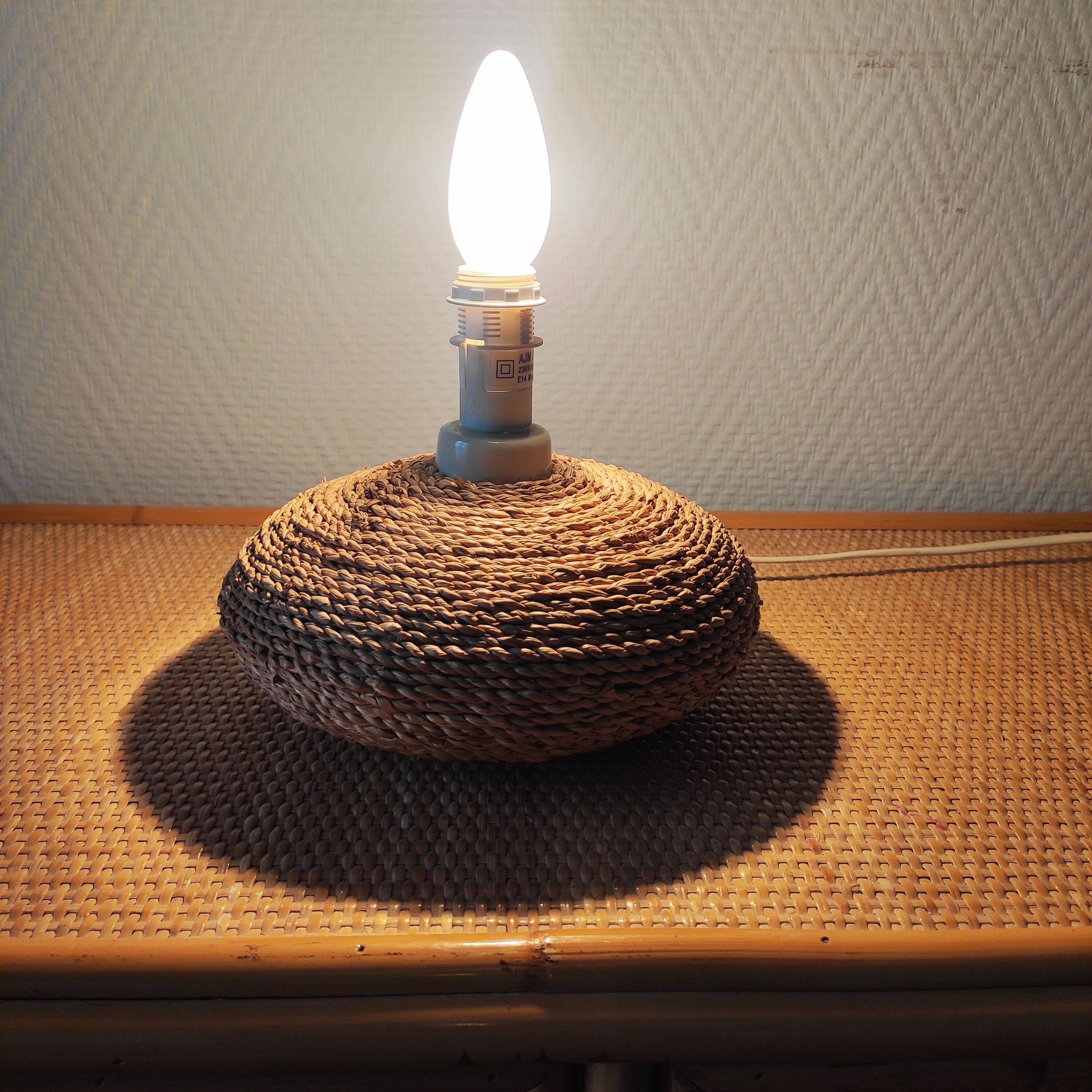 Vintage French lamp from the 70s-80s in ceramic and cord.