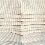 Canapé 3 places en velours côtelé blanc cassé attribué à Michel Ducaroy pour Ligne Roset, années 1970.