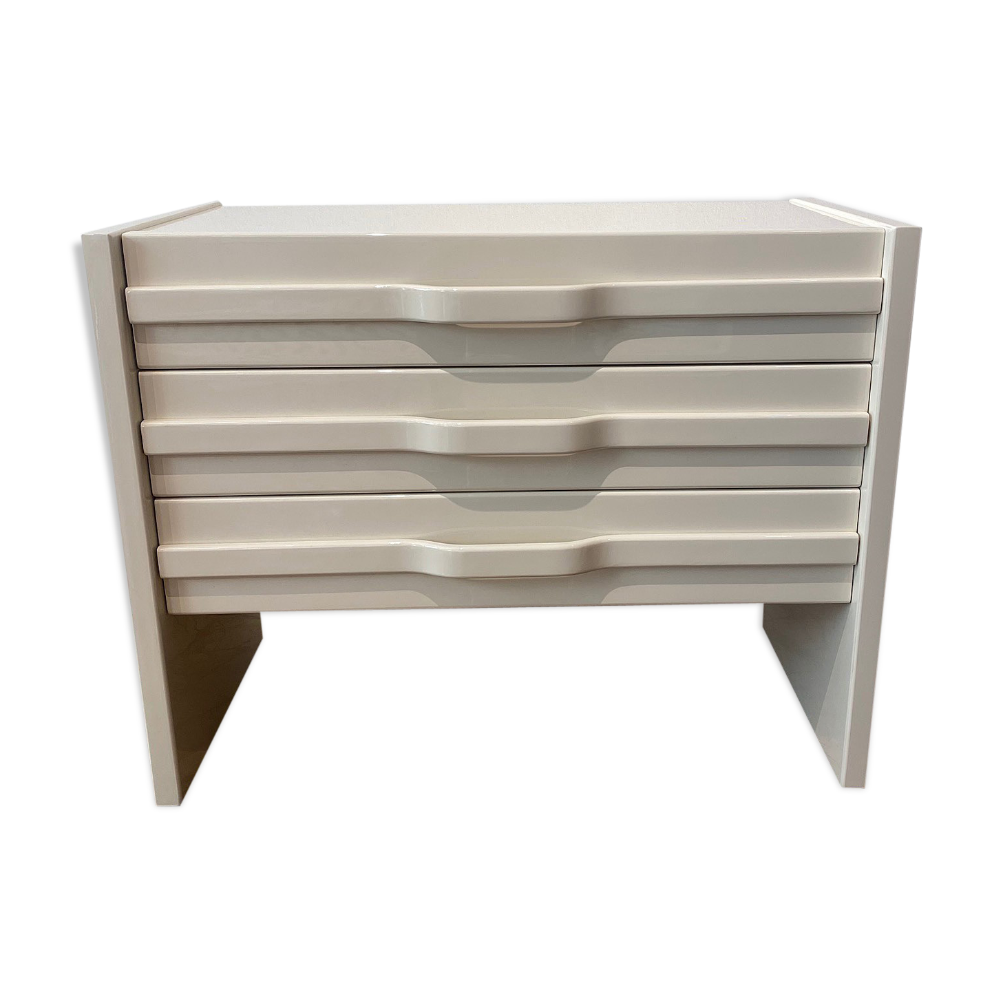 Vintage chest of drawers