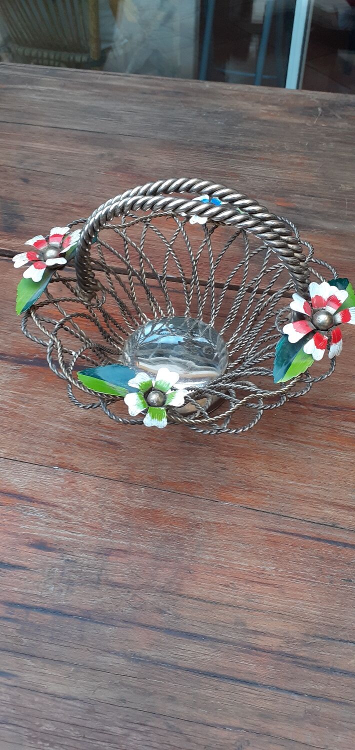 Art deco basket in silver metal
