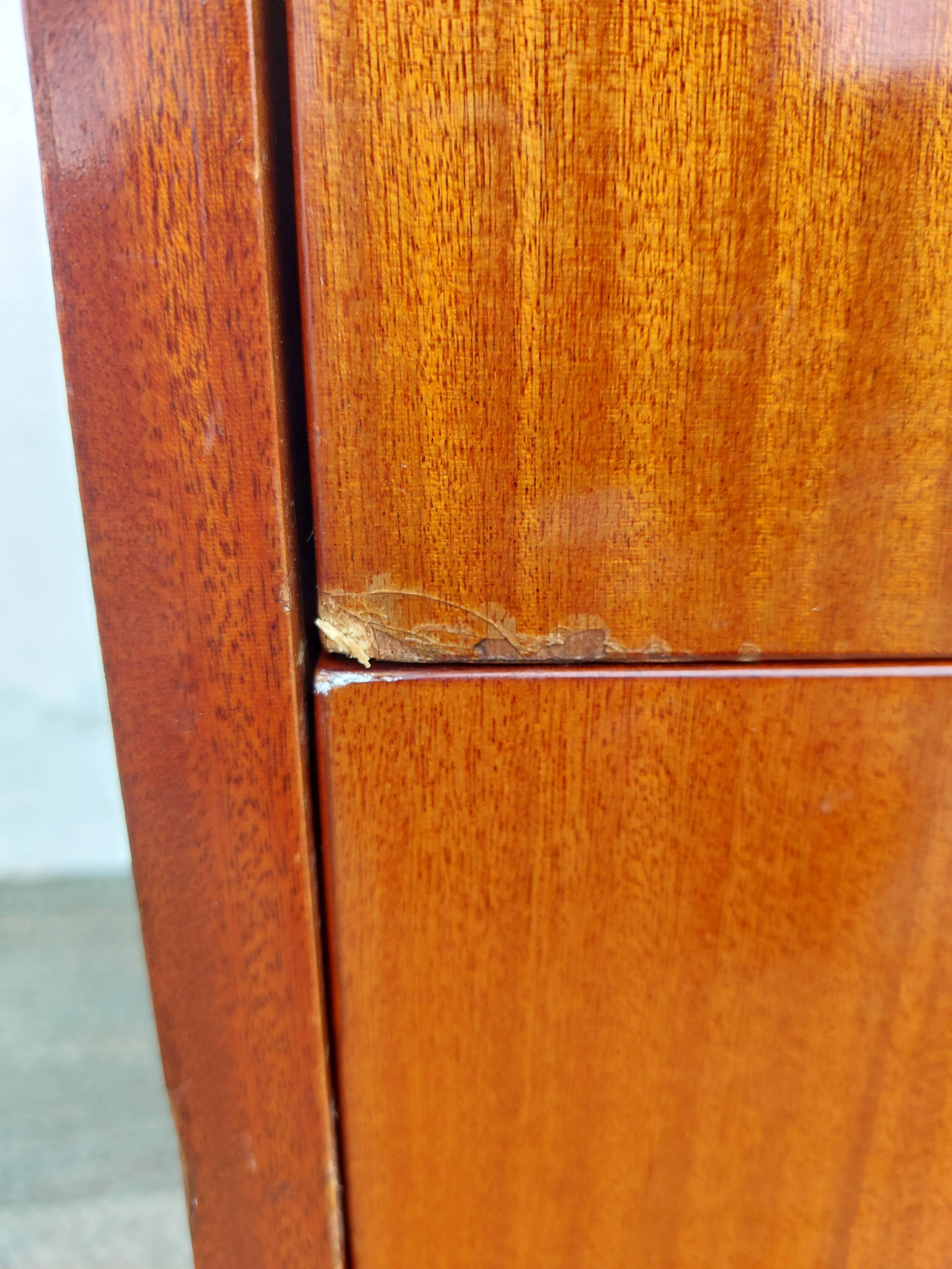 Vintage tapered leg chest of drawers