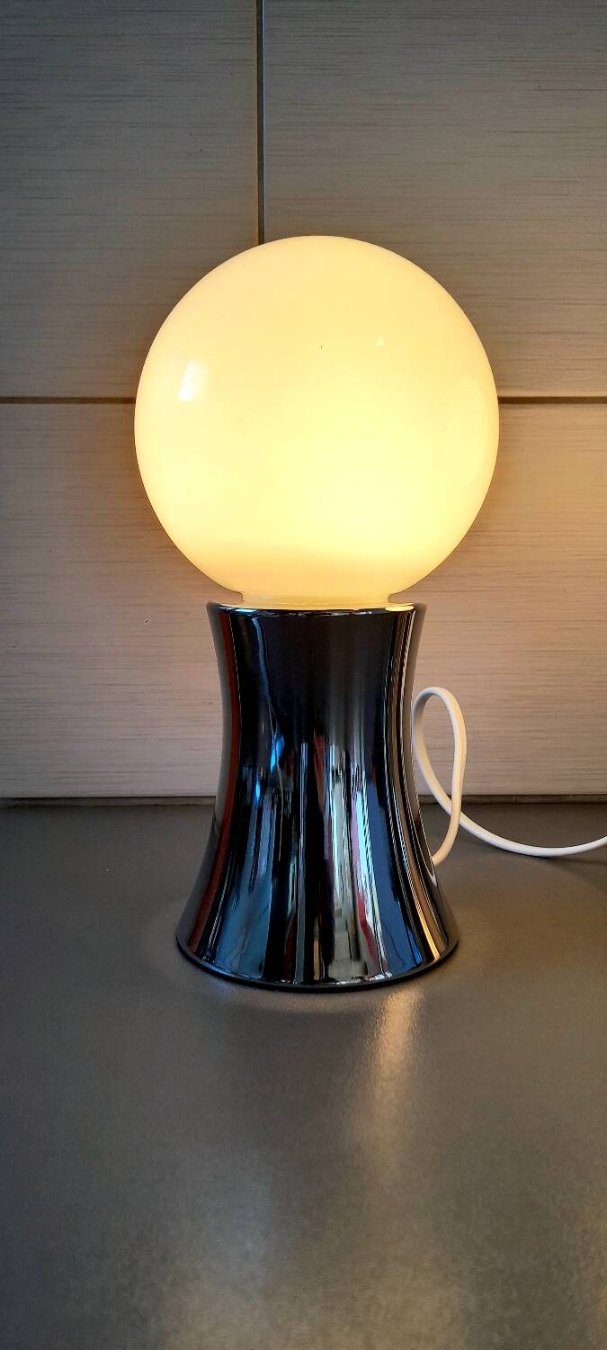 Pair of chromed metal and opaline lamps, 1980.
