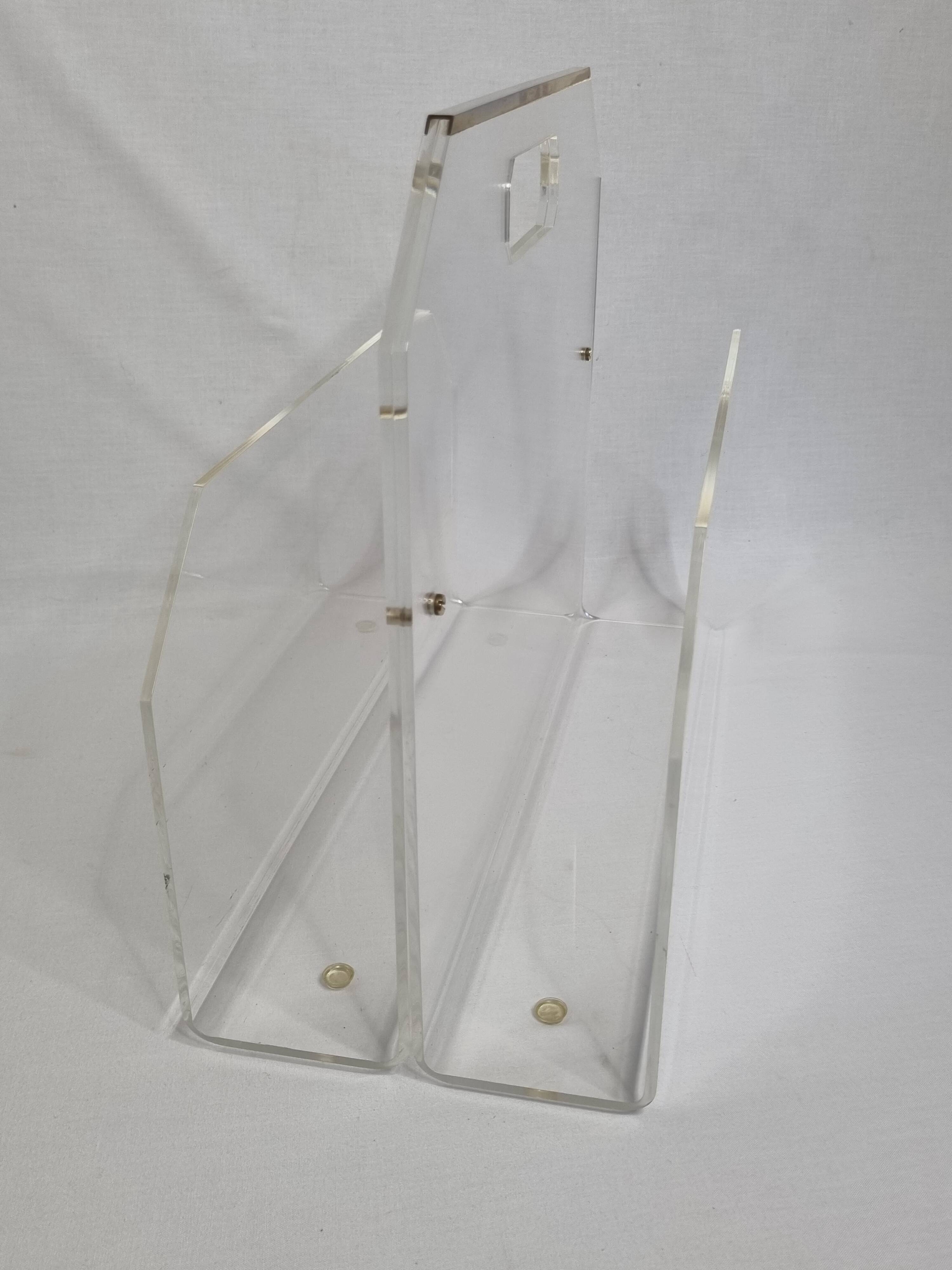 Vintage transparent plexiglass magazine rack, 1970s, Hollywood Regency.