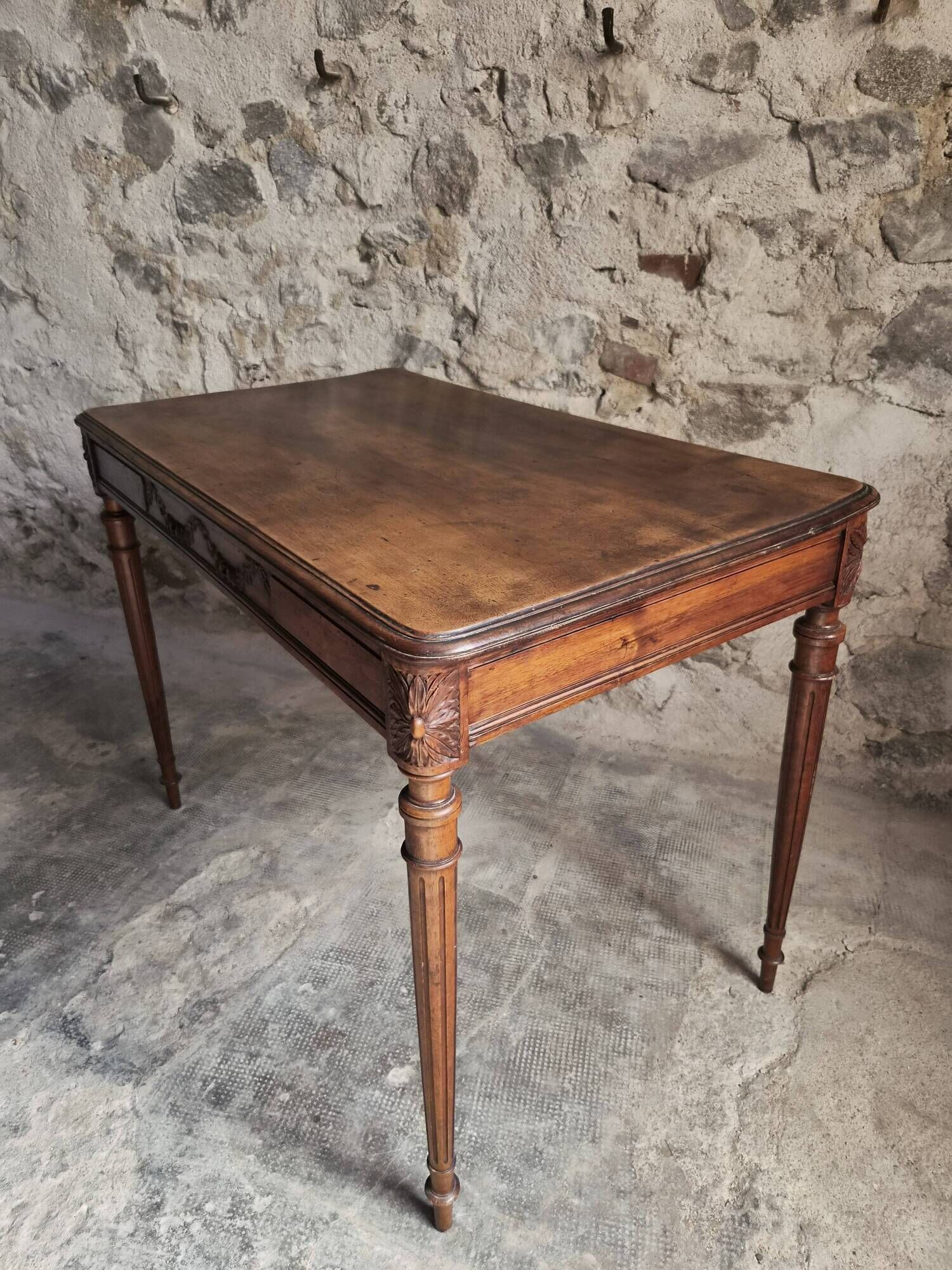 French antique writing desk in walnut, Louis XVI style, late 19th century, circa 1880–1900.