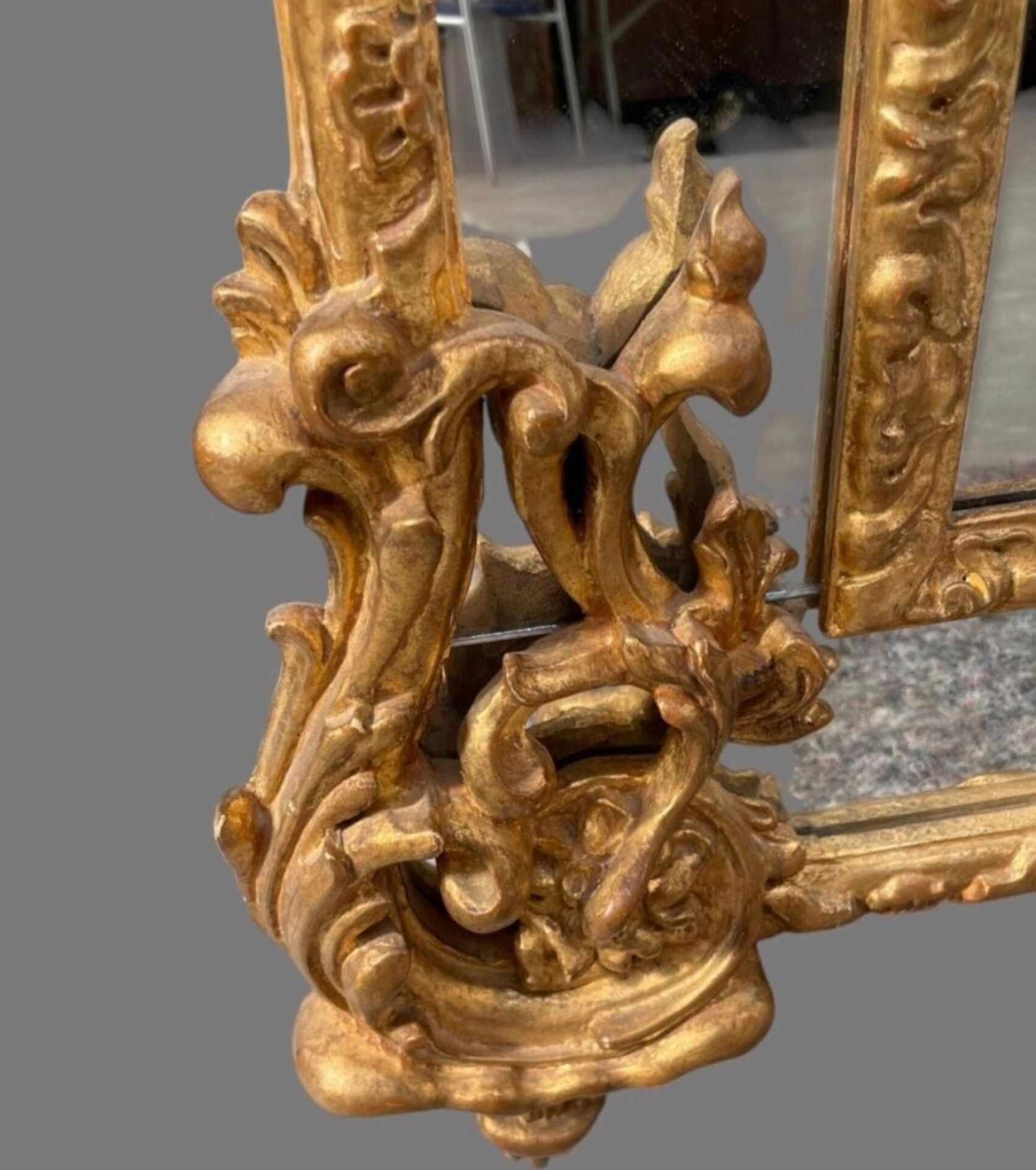 Regency style mirror in gilded wood, first half of the 19th century.