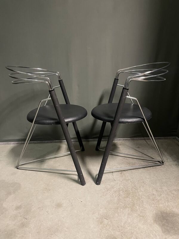 Une paire de chaises de bureau/chaises d'appoint « Post Modern » des années 1980.