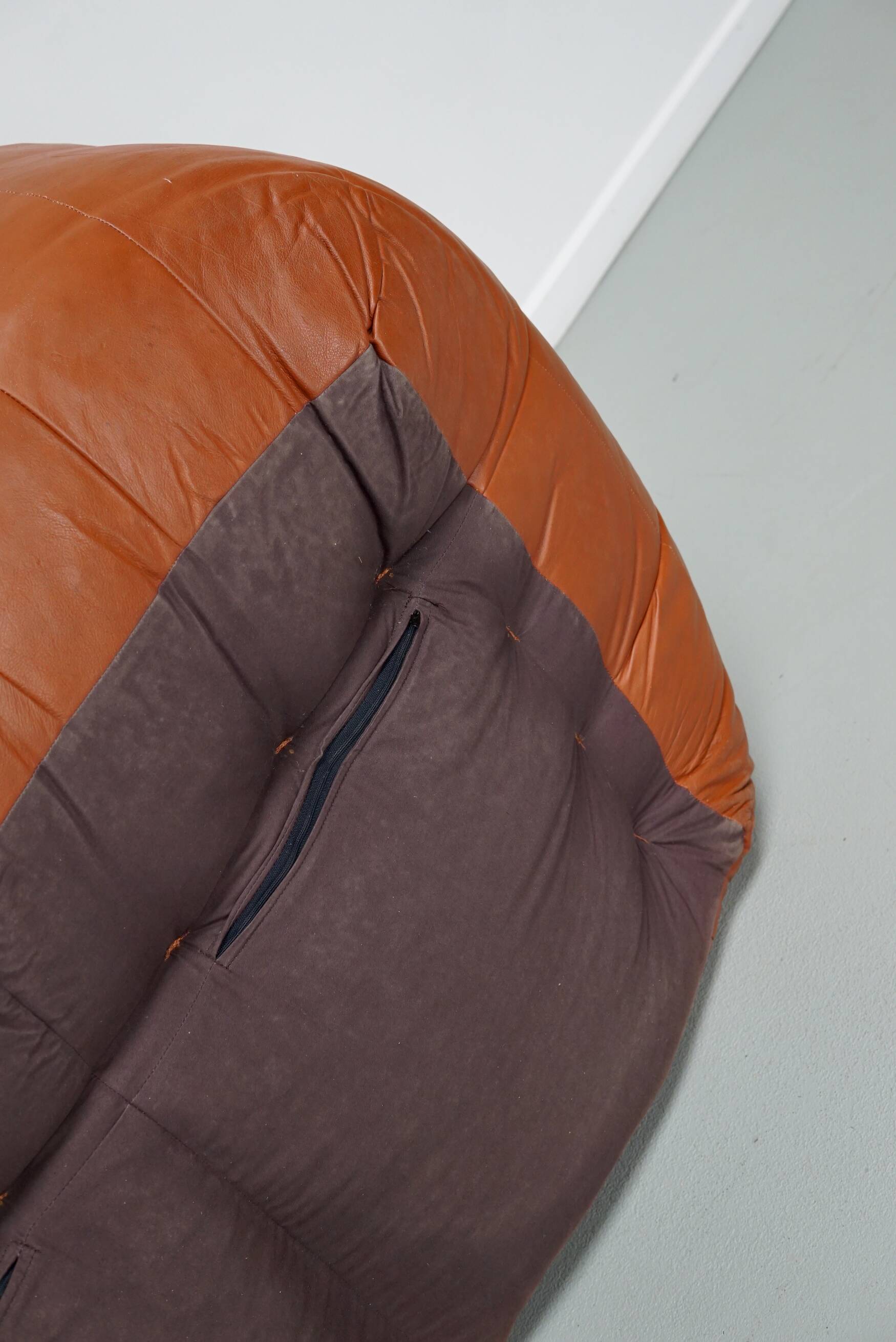 Pouf / Canapé 2 places en cuir patchwork vintage