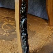 Table à thé a deux plateaux en marqueterie