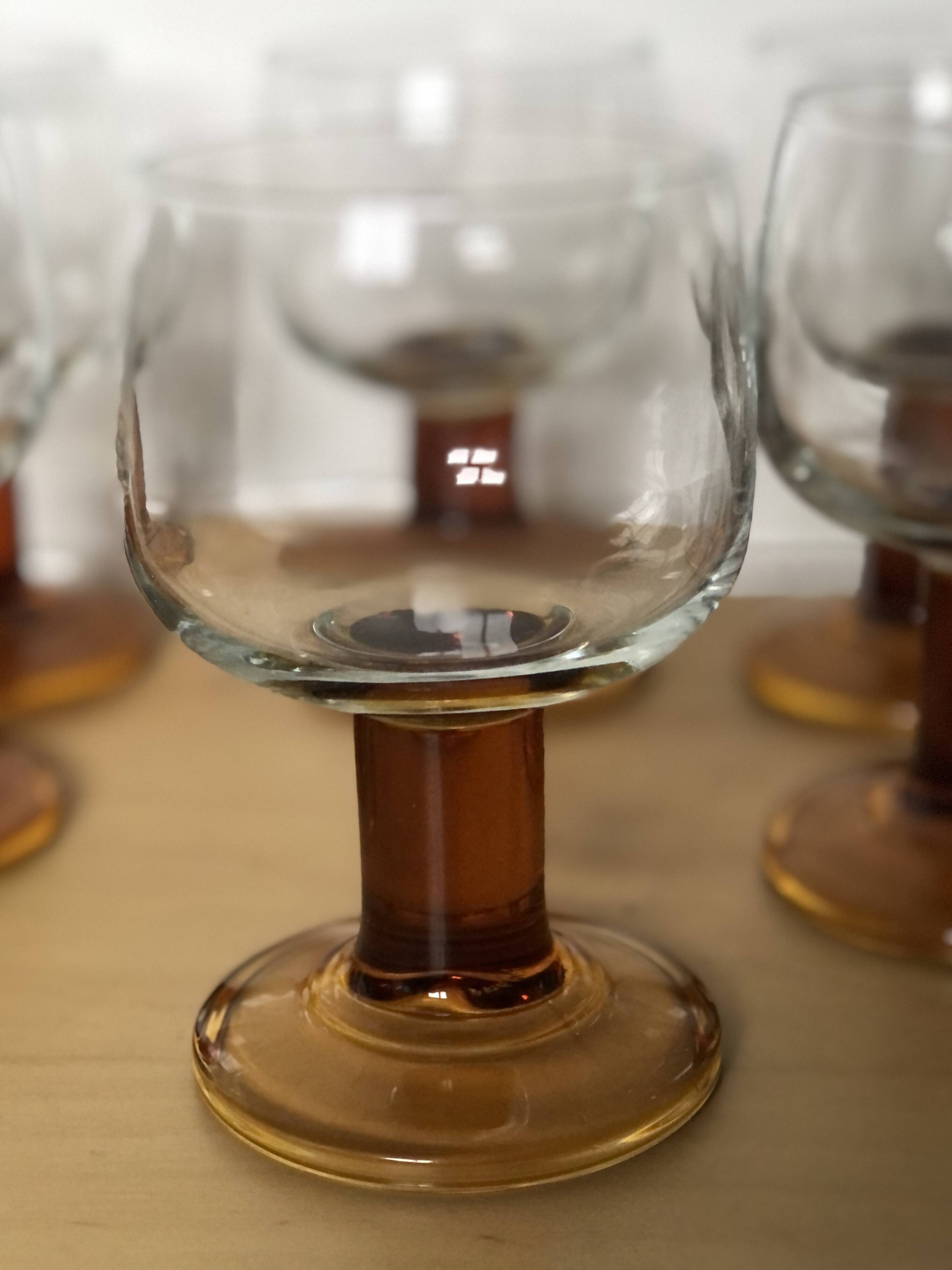 Lot 8 verres ambrés années 60