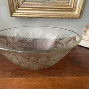 Antique bowl or salad bowl in engraved crystal, floral motif, signed "Delvaux P"