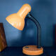 Petite lampe orange de bureau
