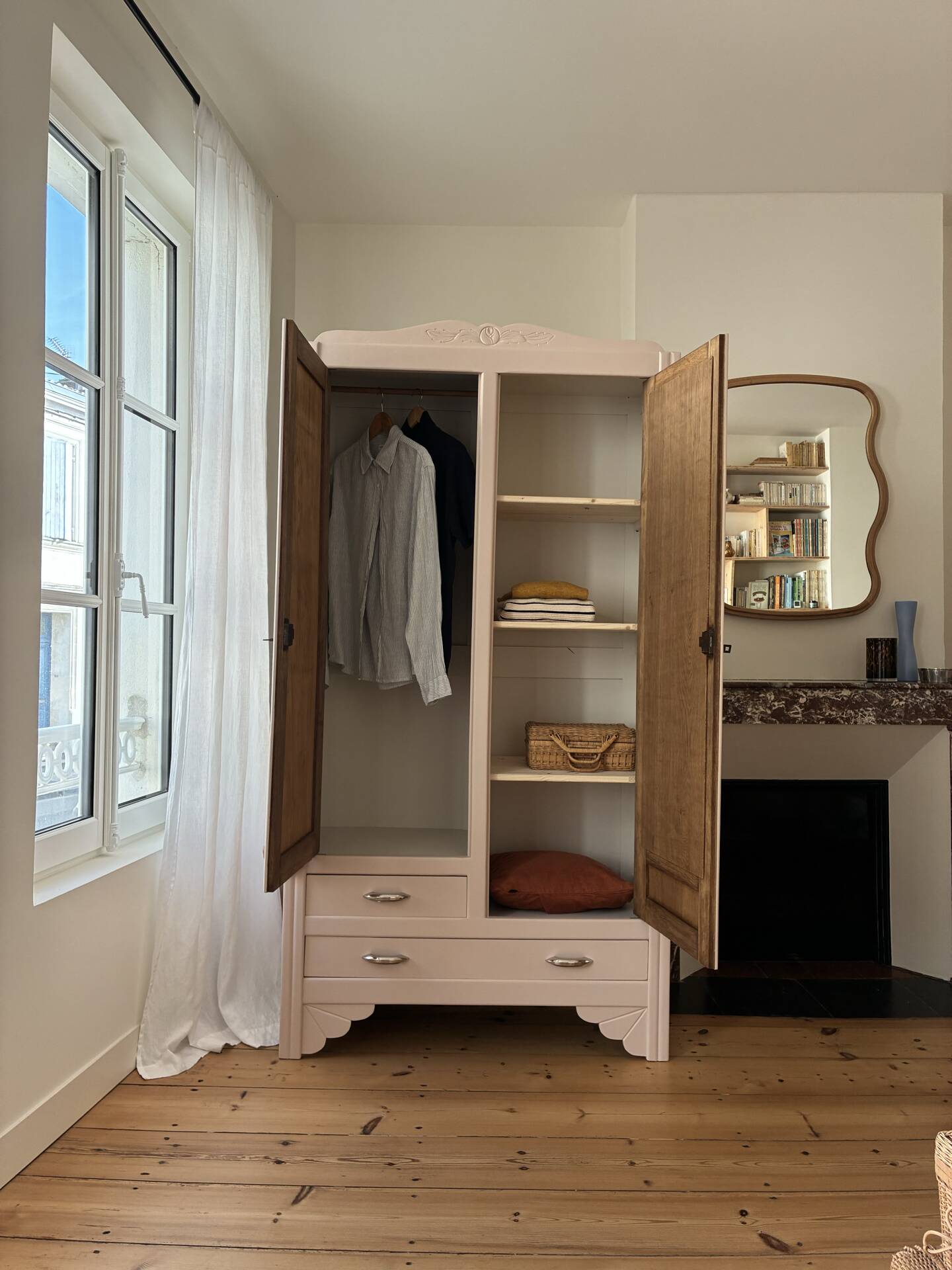 Armoire de style Art Déco colorée