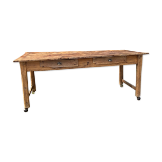 Farm table