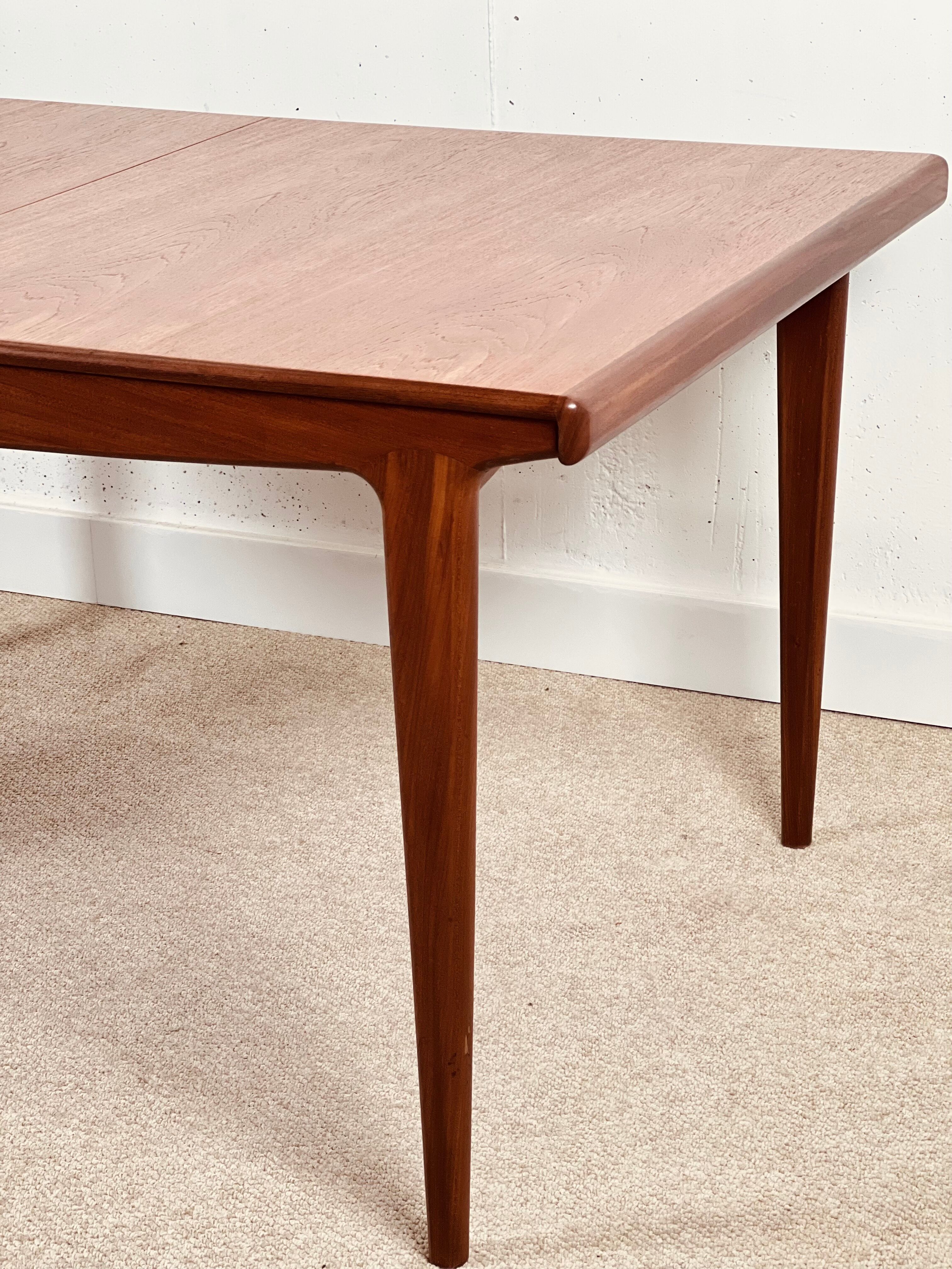 Table à manger de John Herbert en teck, collection Fonseca