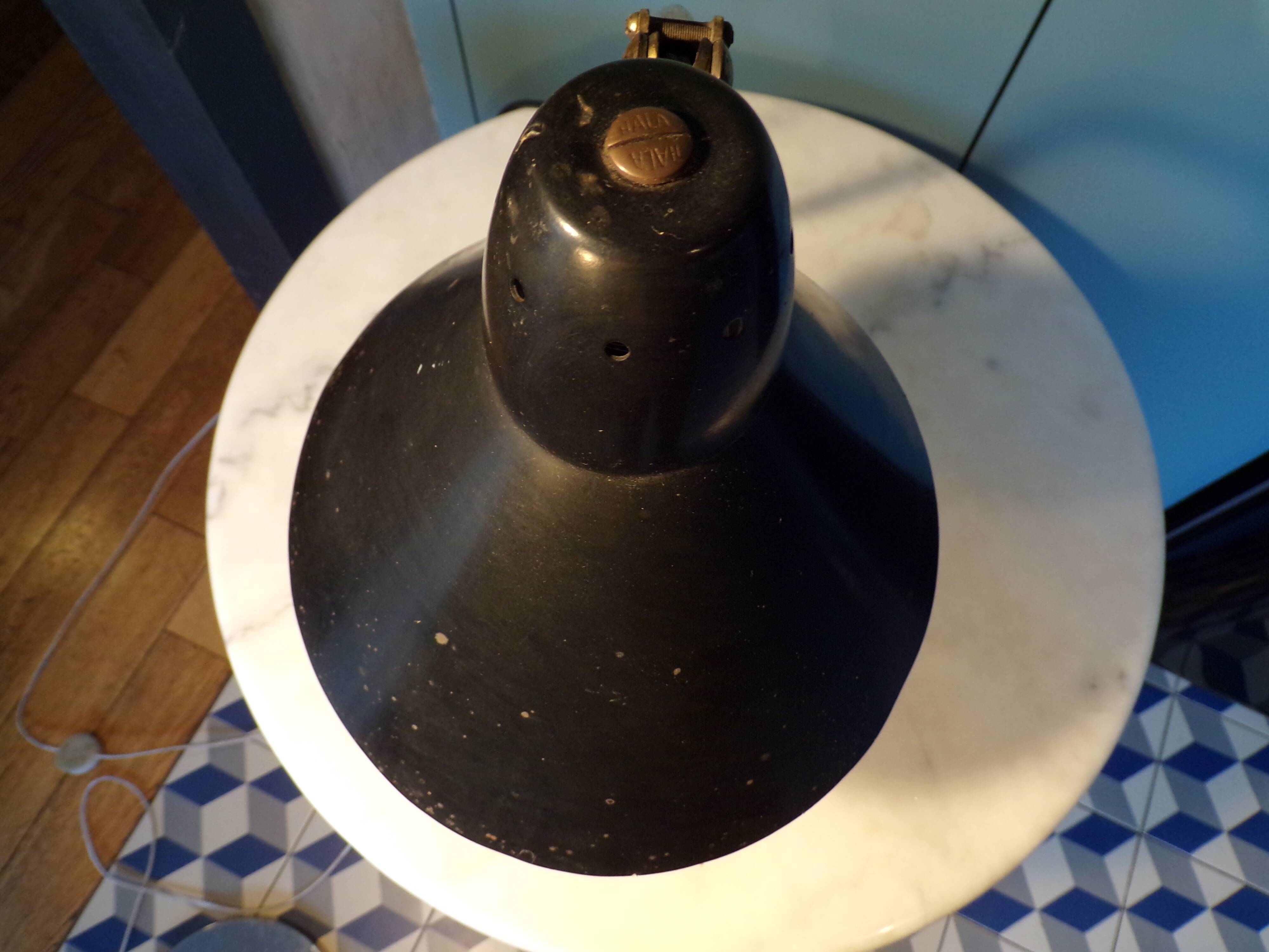 Hala articulated lamp