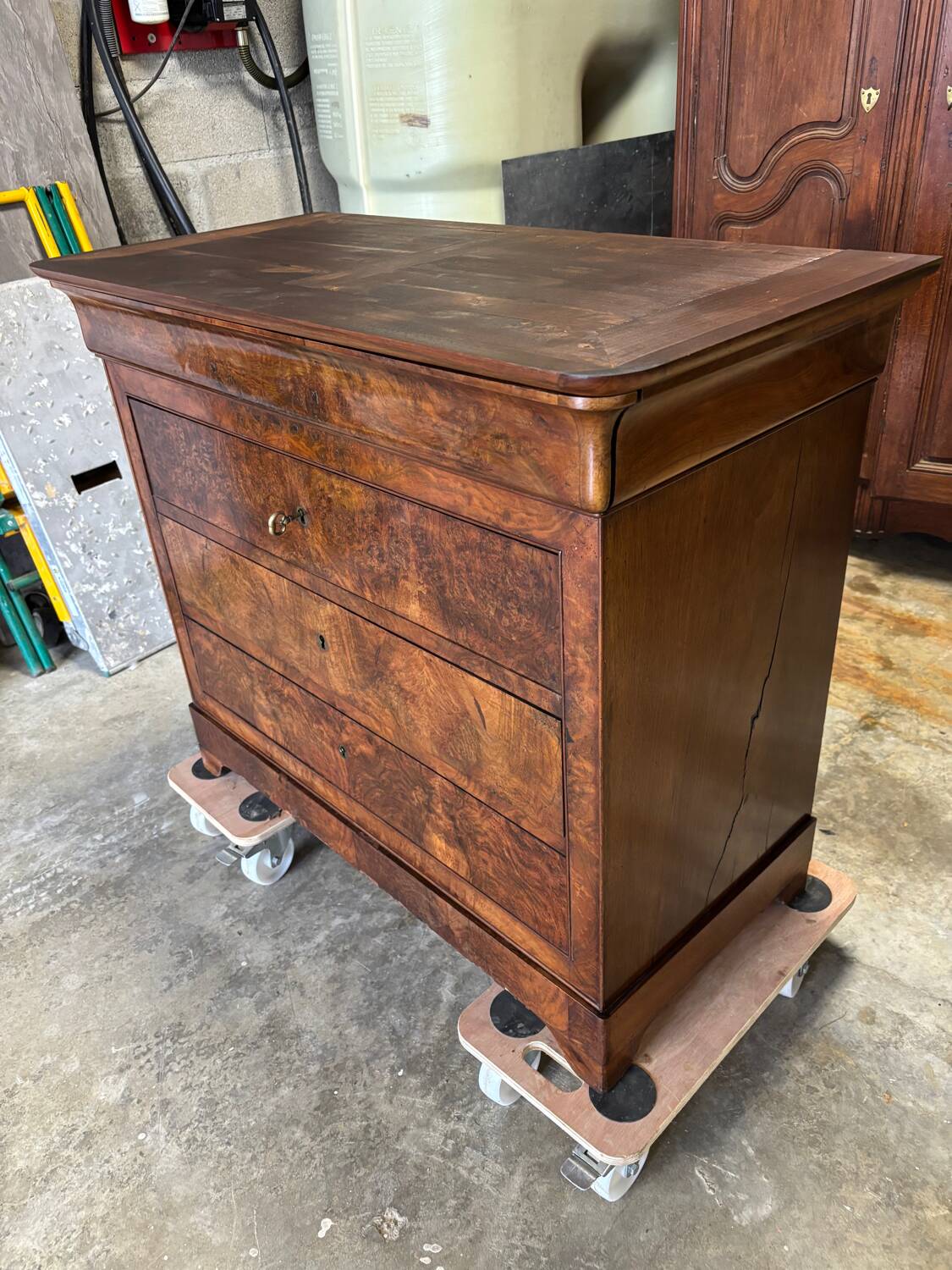 Antique chest of drawers