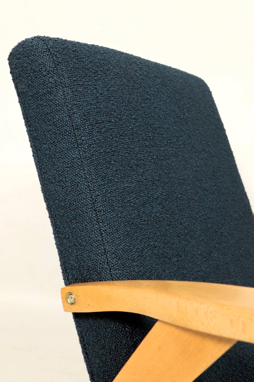 Fauteuil vintage Couleur Bleu Marine Bois Clair Design Midcentury