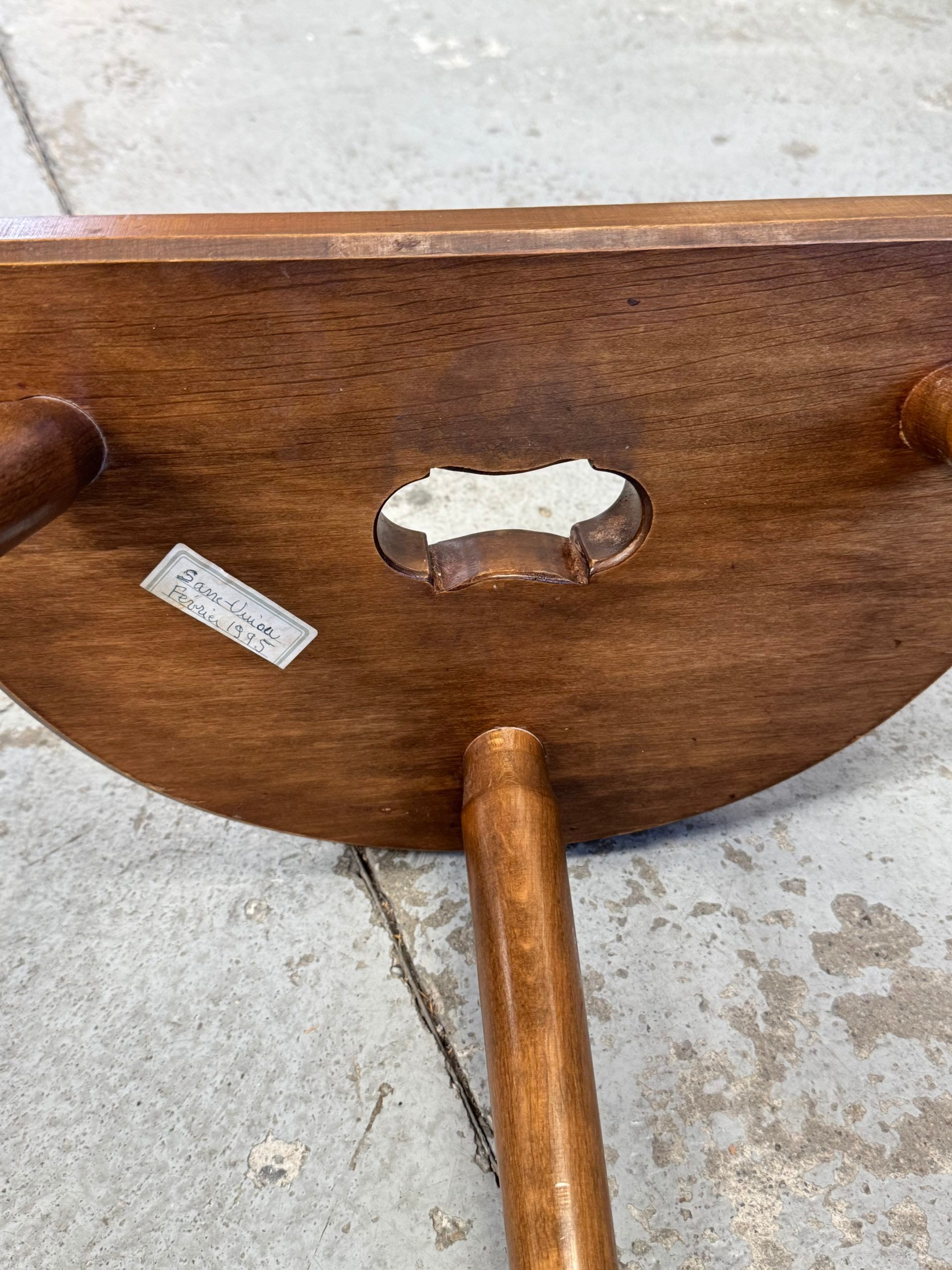 Tabouret tripode