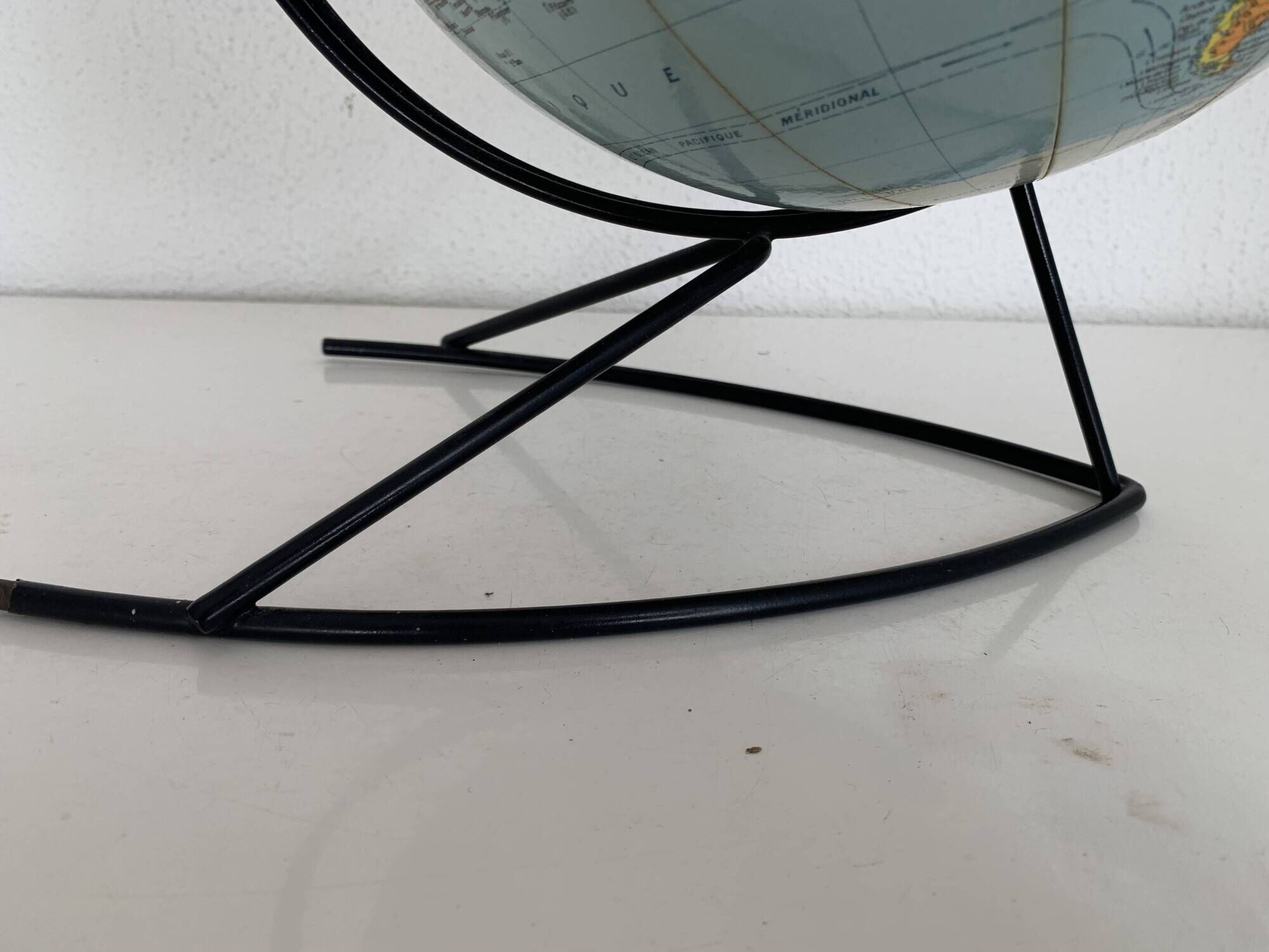 Vintage 1960 terrestrial globe by Girard Barrère - 33 cm
