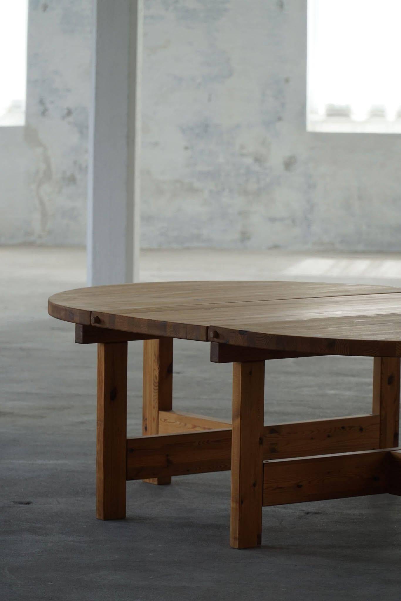 Large Danish mid-century modern dining table in pine, Tage Poulsen, 1970s.