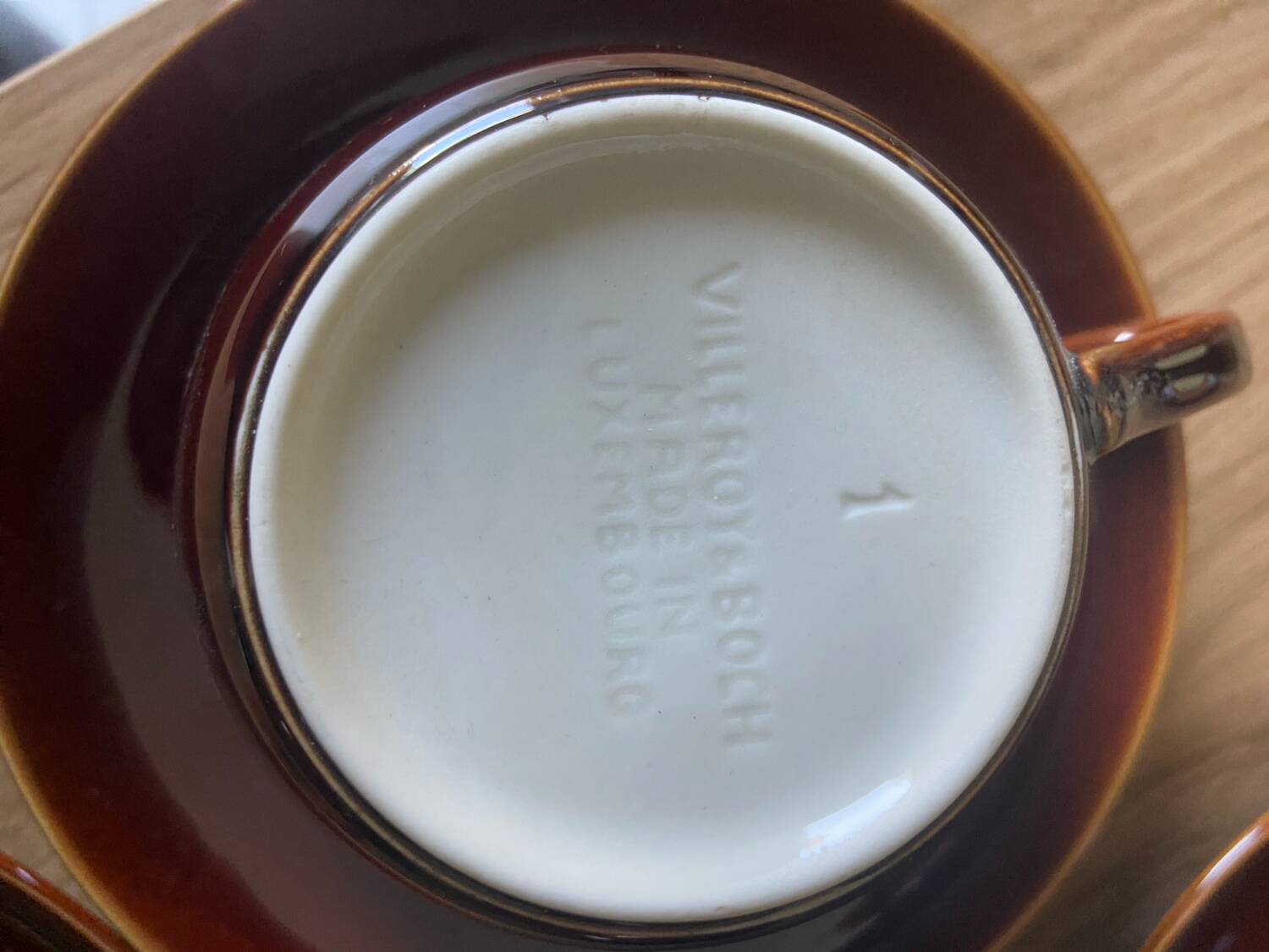 Set of 4 large cups + saucers + milk jug