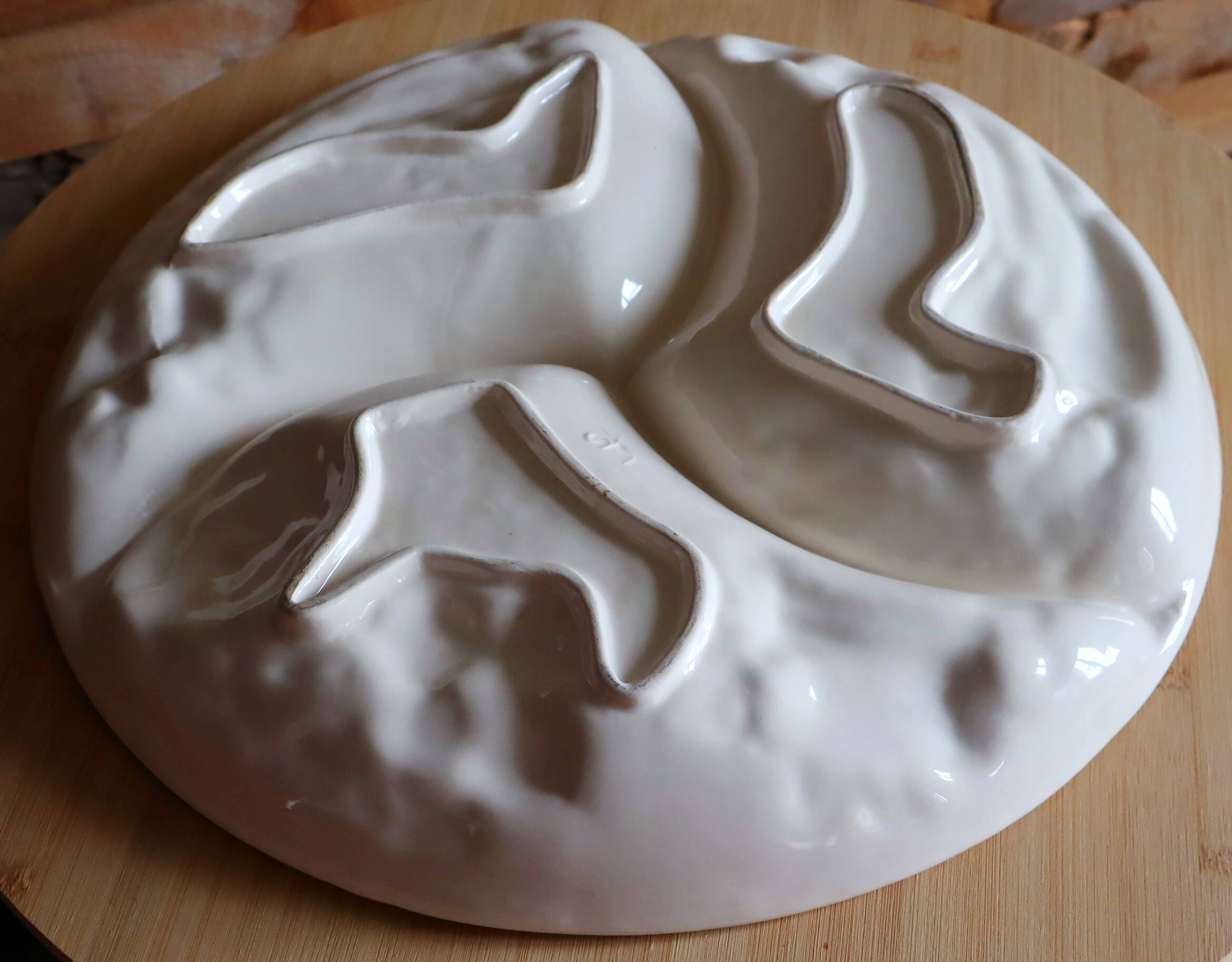 Large compartmented serving dish in earthenware - Relief decoration of vegetables