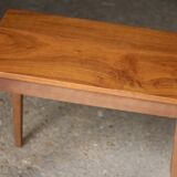 Pretty vintage coffee table, or side table called end table, in mahogany
