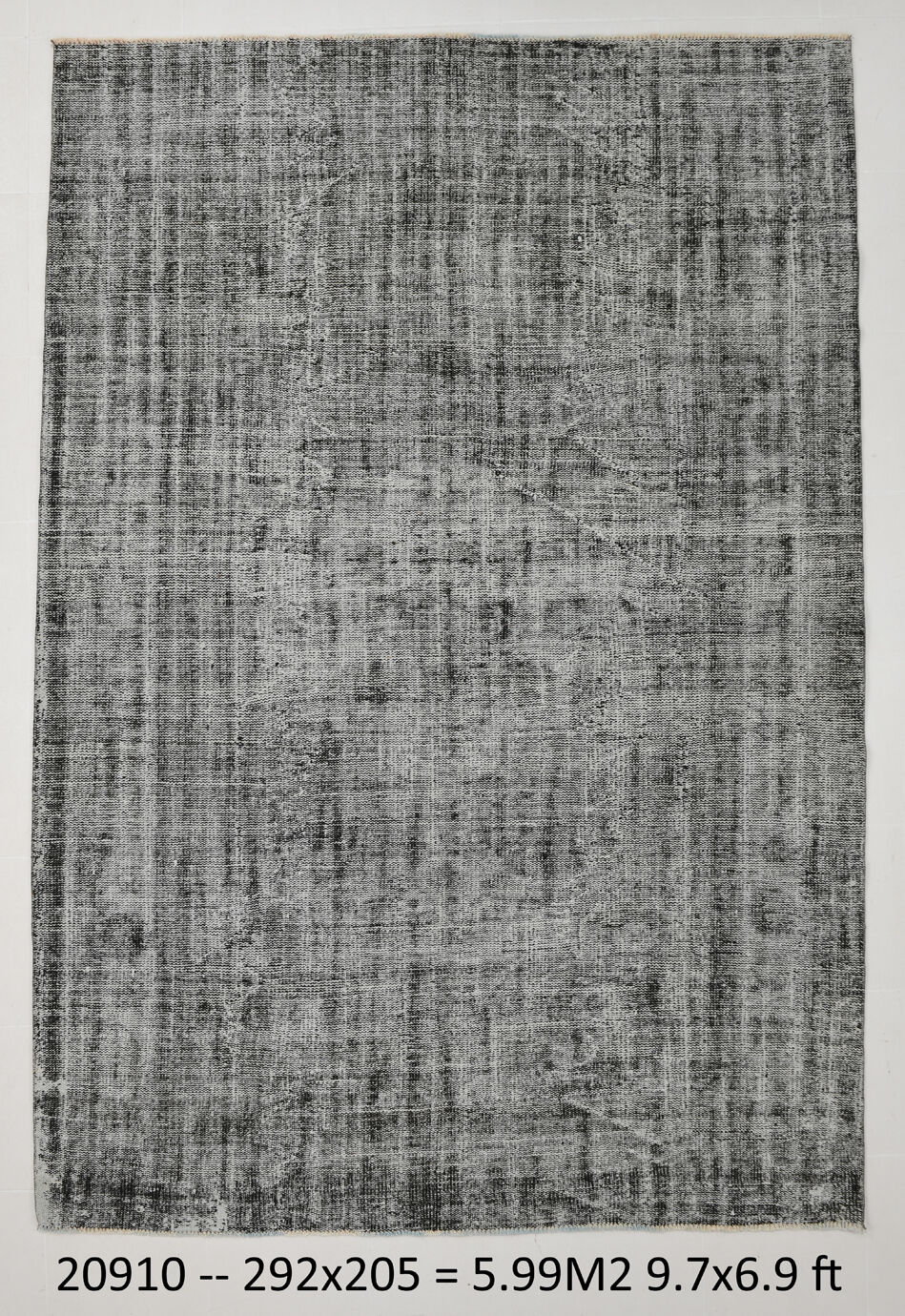 7x9 distressed black vintage rug, 205x292cm