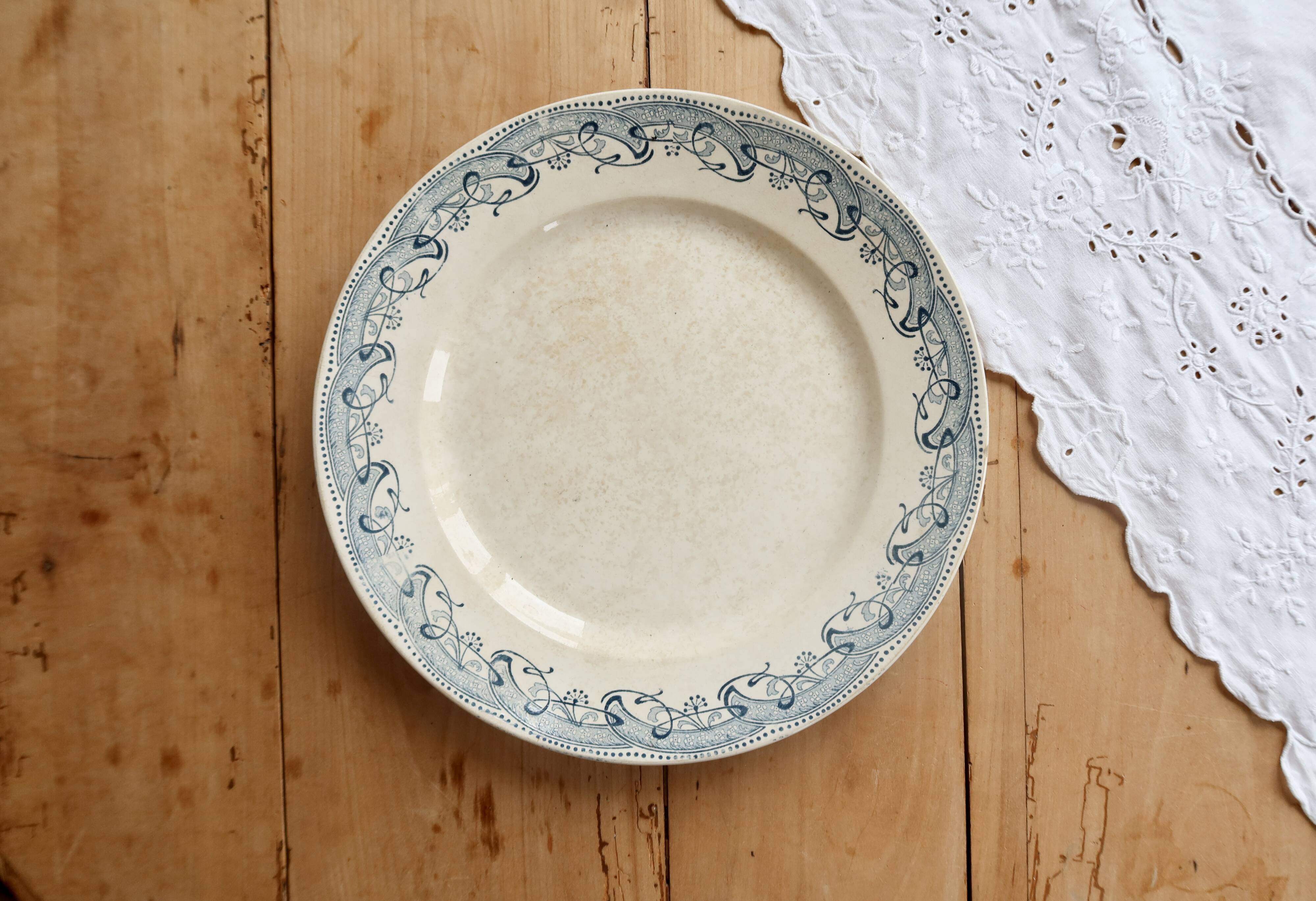 Round serving dish in Creil and Montereau ironstone - Blue decoration