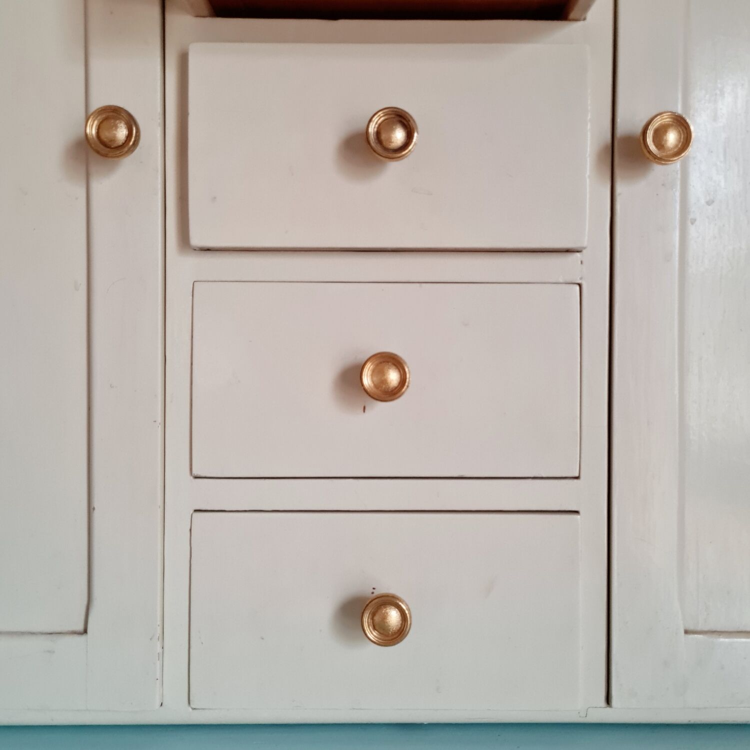 White antique medicine cabinet