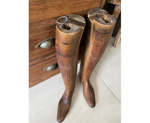 Pair of shoe trees boots | Selency