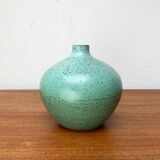 Mid-century German minimalist studio pottery vase by Siegfried Gramann for Töpferhof Römhild, 1960s.